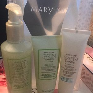 ✨SALE✨😱Mary Kay Satin Hands pampering set